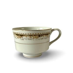 Signature Queen Anne Footed Tea Cup